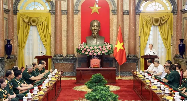 Chủ tịch nước gặp mặt Ban Liên lạc Truyền thống Cựu chiến binh Đại đoàn 305 Dù - Đặc công - Ảnh 1. Chủ tịch nước gặp mặt Ban Liên lạc Truyền thống Cựu chiến binh Đại đoàn 305 Dù - Đặc công - Ảnh 1.