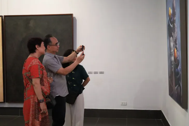 Triển lãm tưởng nhớ giám tuyển Shireen Naziree - Ảnh 2. Triển lãm tưởng nhớ giám tuyển Shireen Naziree - Ảnh 2.