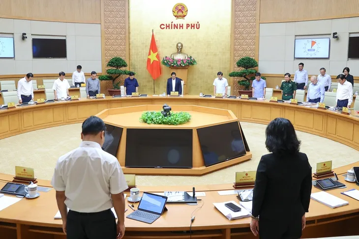 Chính phủ thảo luận về chủ trương đầu tư đường sắt tốc độ cao và 4 dự án luật, đề nghị xây dựng luật - Ảnh 1. Chính phủ thảo luận về chủ trương đầu tư đường sắt tốc độ cao và 4 dự án luật, đề nghị xây dựng luật - Ảnh 1.