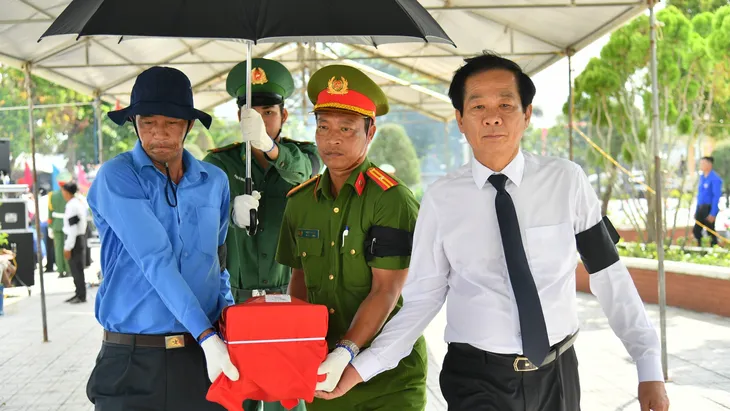 Kiên Giang: Truy điệu, an táng 29 hài cốt liệt sĩ - Ảnh 5. Kiên Giang: Truy điệu, an táng 29 hài cốt liệt sĩ - Ảnh 5.