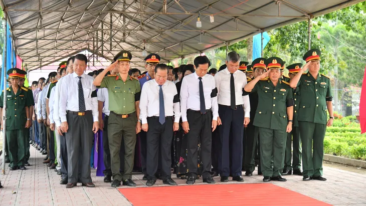 Kiên Giang: Truy điệu, an táng 29 hài cốt liệt sĩ - Ảnh 2. Kiên Giang: Truy điệu, an táng 29 hài cốt liệt sĩ - Ảnh 2.