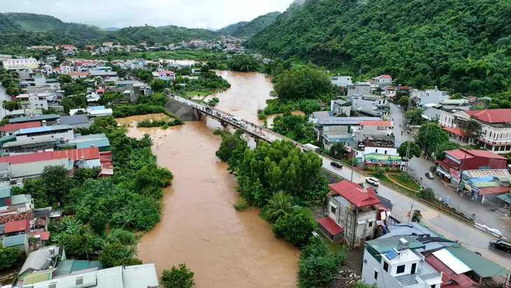 Lũ lớn, sạt lở ở Mai Sơn (Sơn La) khiến 6 người thiệt mạng - Ảnh 1. Lũ lớn, sạt lở ở Mai Sơn (Sơn La) khiến 6 người thiệt mạng - Ảnh 1.
