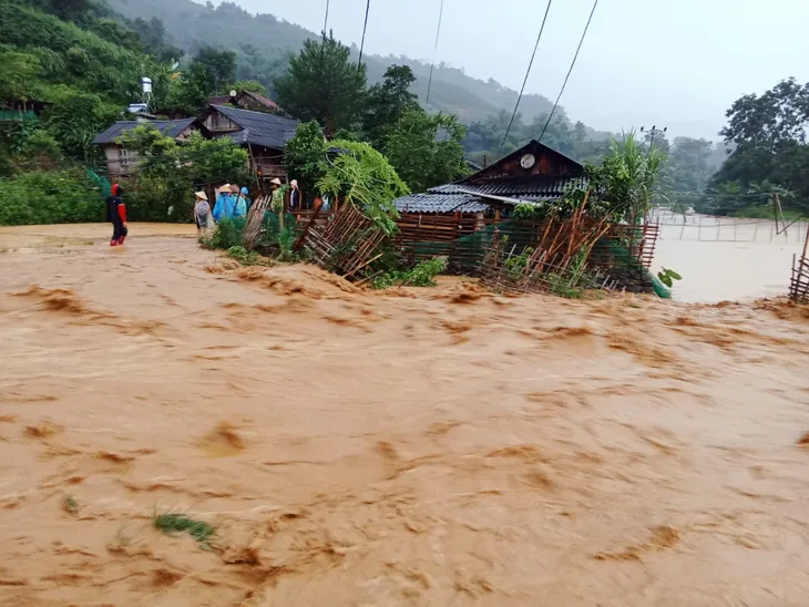 Lũ lớn, sạt lở ở Mai Sơn (Sơn La) khiến 6 người thiệt mạng - Ảnh 3. Lũ lớn, sạt lở ở Mai Sơn (Sơn La) khiến 6 người thiệt mạng - Ảnh 3.
