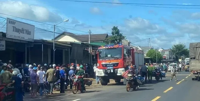 Xe container lao vào nhà dân ở Đắk Nông làm 2 người tử vong, 2 người bị thương - Ảnh 2. Xe container lao vào nhà dân ở Đắk Nông làm 2 người tử vong, 2 người bị thương - Ảnh 2.