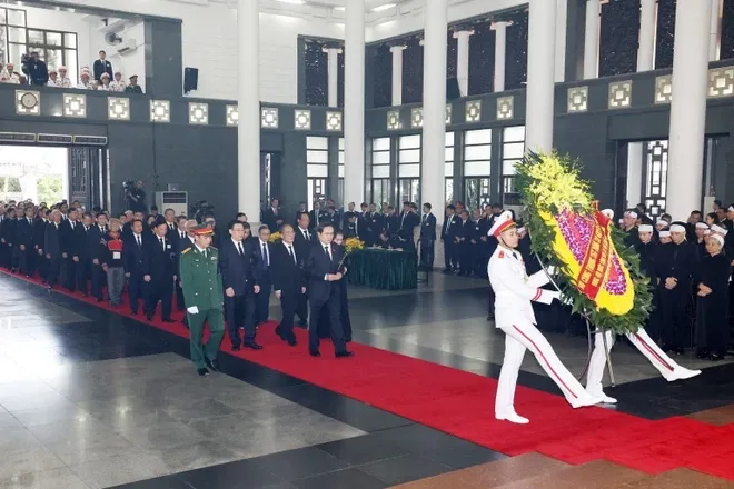 Cử hành trọng thể Lễ viếng Tổng Bí thư Nguyễn Phú Trọng tại Nhà tang lễ Quốc gia - Ảnh 13. Cử hành trọng thể Lễ viếng Tổng Bí thư Nguyễn Phú Trọng tại Nhà tang lễ Quốc gia - Ảnh 13.