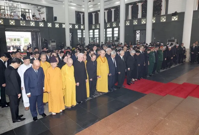 Cử hành trọng thể Lễ viếng Tổng Bí thư Nguyễn Phú Trọng tại Nhà tang lễ Quốc gia - Ảnh 15. Cử hành trọng thể Lễ viếng Tổng Bí thư Nguyễn Phú Trọng tại Nhà tang lễ Quốc gia - Ảnh 15.