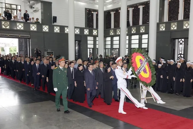Cử hành trọng thể Lễ viếng Tổng Bí thư Nguyễn Phú Trọng tại Nhà tang lễ Quốc gia - Ảnh 24. Cử hành trọng thể Lễ viếng Tổng Bí thư Nguyễn Phú Trọng tại Nhà tang lễ Quốc gia - Ảnh 24.