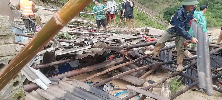 Lũ quét, sạt lở đất nghiêm trọng ở Điện Biên khiến 2 người tử vong, 4 người mất tích - Ảnh 3. Lũ quét, sạt lở đất nghiêm trọng ở Điện Biên khiến 2 người tử vong, 4 người mất tích - Ảnh 3.