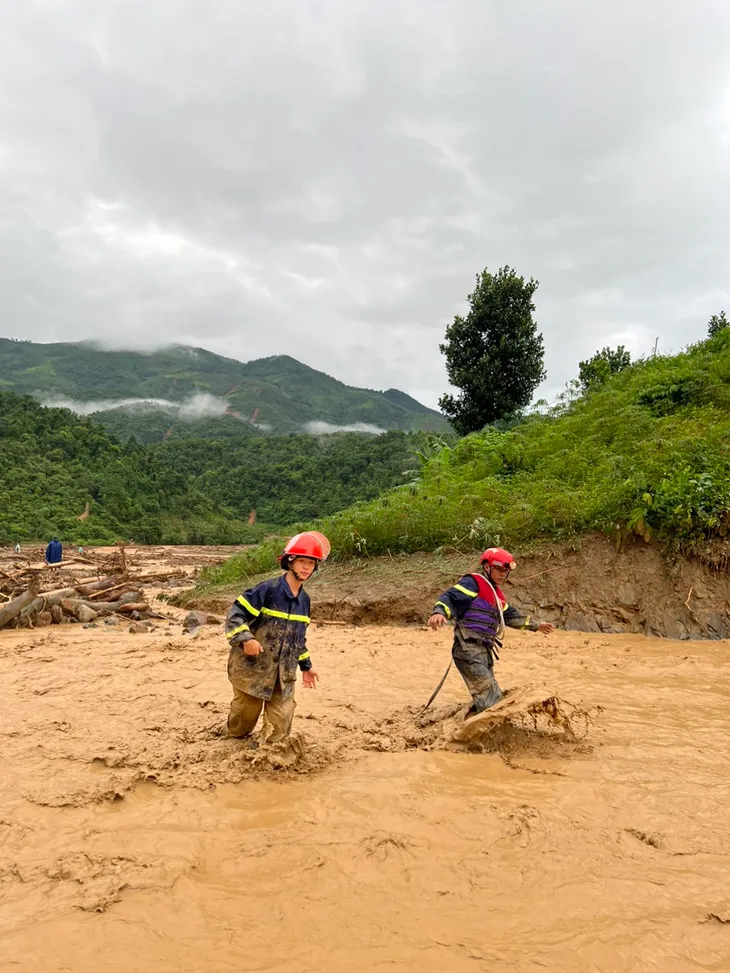 Lũ quét, sạt lở đất nghiêm trọng ở Điện Biên khiến 2 người tử vong, 4 người mất tích - Ảnh 11. Lũ quét, sạt lở đất nghiêm trọng ở Điện Biên khiến 2 người tử vong, 4 người mất tích - Ảnh 11.
