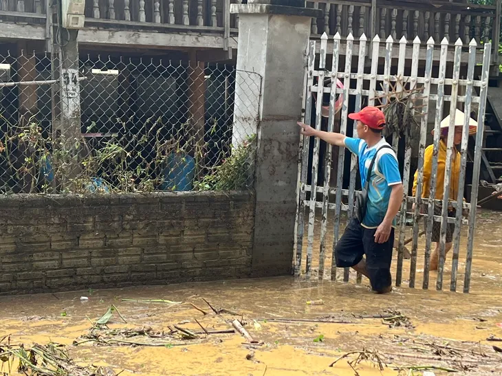 Lũ quét, sạt lở đất nghiêm trọng ở Điện Biên khiến 2 người tử vong, 4 người mất tích - Ảnh 9. Lũ quét, sạt lở đất nghiêm trọng ở Điện Biên khiến 2 người tử vong, 4 người mất tích - Ảnh 9.