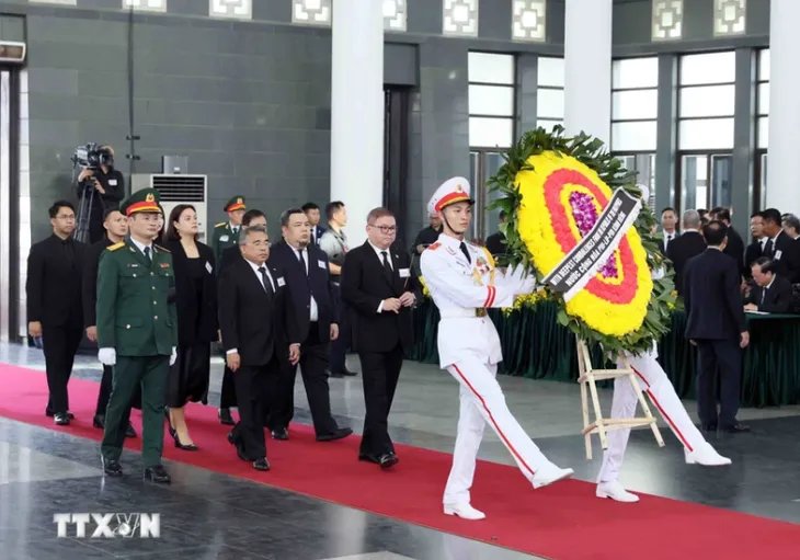 Bạn bè quốc tế, lãnh đạo các địa phương vào viếng Tổng Bí thư Nguyễn Phú Trọng - Ảnh 3. Bạn bè quốc tế, lãnh đạo các địa phương vào viếng Tổng Bí thư Nguyễn Phú Trọng - Ảnh 3.