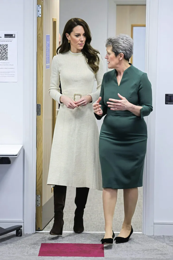 Victoria Beckham muốn gửi quà để động viên công nương Kate Middleton - Ảnh 2. Victoria Beckham muốn gửi quà để động viên công nương Kate Middleton - Ảnh 2.