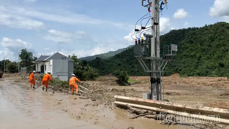 Điện Biên cấp điện trở lại cho 1.000 hộ dân ở vùng lũ Mường Pồn - Ảnh 1. Điện Biên cấp điện trở lại cho 1.000 hộ dân ở vùng lũ Mường Pồn - Ảnh 1.