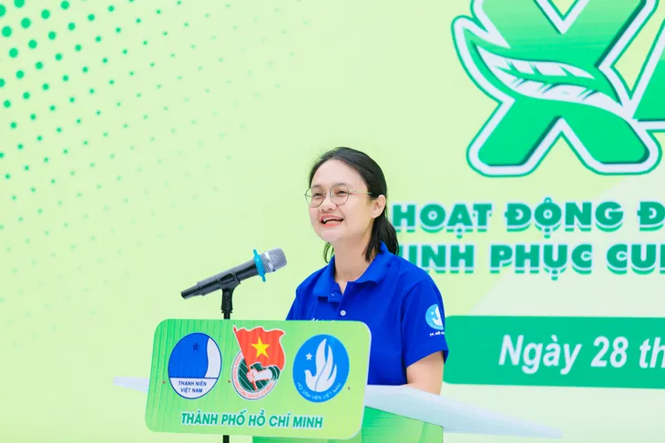 Các nghệ sĩ đạp xe chinh phục cung đường Rừng Sác - Ảnh 1. Các nghệ sĩ đạp xe chinh phục cung đường Rừng Sác - Ảnh 1.