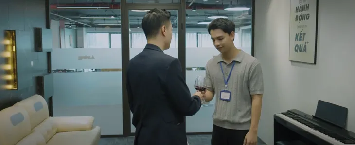 Những nẻo đường gần xa - Tập 44: Dũng quyết ở cạnh sếp Vinh để bảo vệ chị Đông - Ảnh 5. Những nẻo đường gần xa - Tập 44: Dũng quyết ở cạnh sếp Vinh để bảo vệ chị Đông - Ảnh 5.