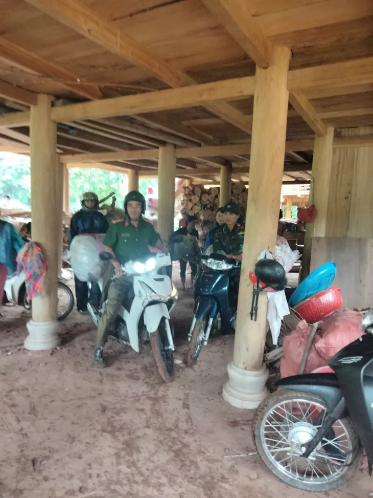 Điện Biên di dời nhà dân khẩn cấp do sạt lở - Ảnh 4. Điện Biên di dời nhà dân khẩn cấp do sạt lở - Ảnh 4.