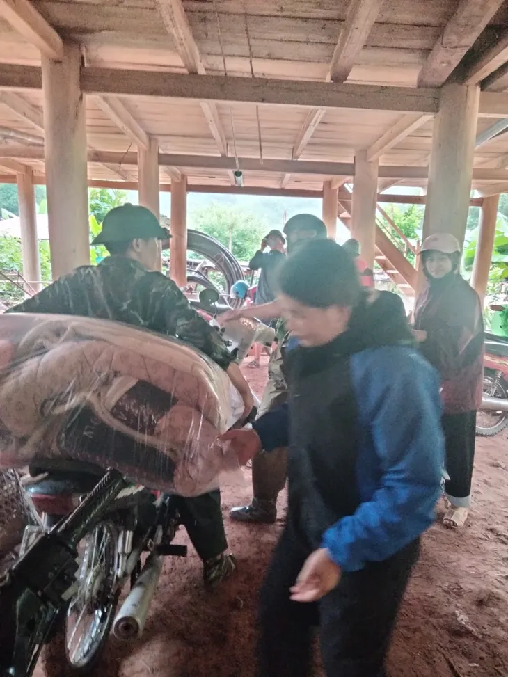 Điện Biên di dời nhà dân khẩn cấp do sạt lở - Ảnh 3. Điện Biên di dời nhà dân khẩn cấp do sạt lở - Ảnh 3.