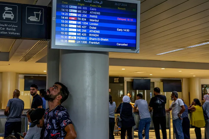 Các hãng hàng không hủy, hoãn chuyến bay tới Lebanon vì lo ngại Israel tấn công - Ảnh 1. Các hãng hàng không hủy, hoãn chuyến bay tới Lebanon vì lo ngại Israel tấn công - Ảnh 1.