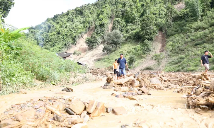 Hàng trăm người dân Mường Pồn chật vật sau mưa lũ - Ảnh 1. Hàng trăm người dân Mường Pồn chật vật sau mưa lũ - Ảnh 1.