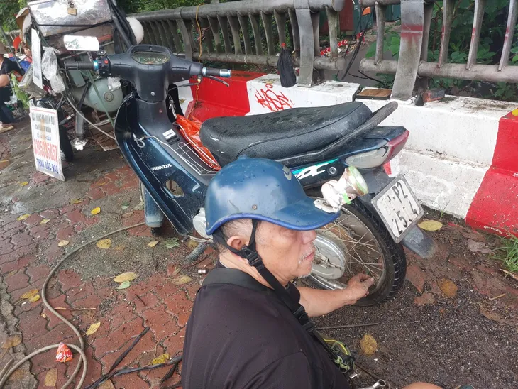 “Đinh tặc” xuất hiện trên Đại lộ Thăng Long? - Ảnh 3. “Đinh tặc” xuất hiện trên Đại lộ Thăng Long? - Ảnh 3.