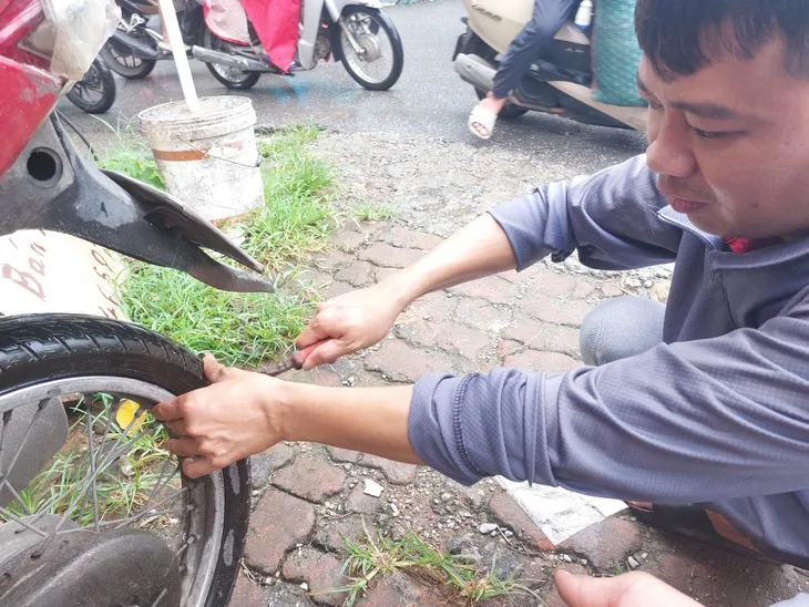 “Đinh tặc” xuất hiện trên Đại lộ Thăng Long? - Ảnh 2. “Đinh tặc” xuất hiện trên Đại lộ Thăng Long? - Ảnh 2.