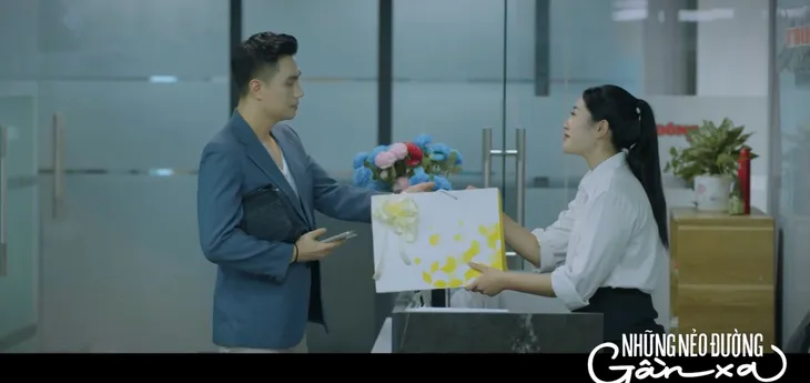 Những nẻo đường gần xa - Tập 46: Vinh bắt cá hai tay? - Ảnh 1. Những nẻo đường gần xa - Tập 46: Vinh bắt cá hai tay? - Ảnh 1.