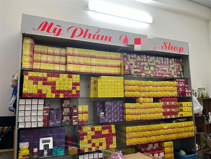 Phát hiện hàng chục nghìn sản phẩm mỹ phẩm “trôi nổi” ở Phú Yên - Ảnh 1. Phát hiện hàng chục nghìn sản phẩm mỹ phẩm “trôi nổi” ở Phú Yên - Ảnh 1.
