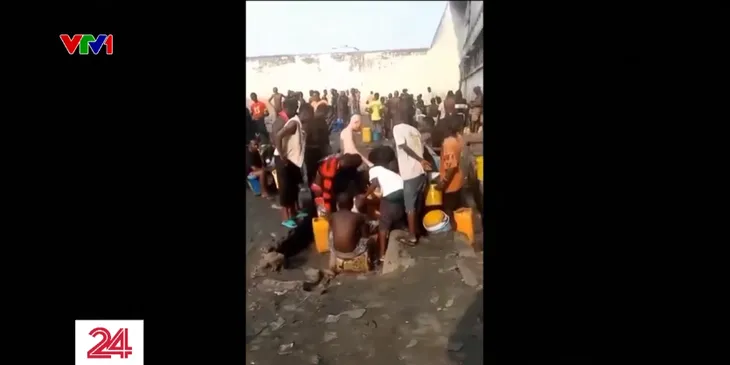 Nhà tù lớn nhất Congo thả 420 tù nhân do quá tải - Ảnh 1. Nhà tù lớn nhất Congo thả 420 tù nhân do quá tải - Ảnh 1.
