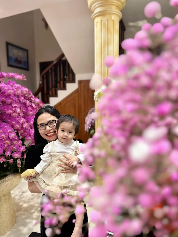 Bí quyết cắm hoa chữa lành của những bà nội trợ - Ảnh 1. Bí quyết cắm hoa chữa lành của những bà nội trợ - Ảnh 1.