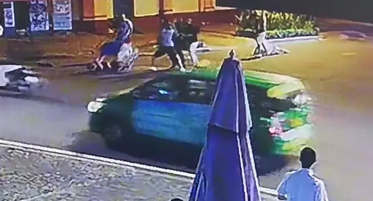 TP Hồ Chí Minh: Khởi tố 3 thanh niên ngoại quốc gây rối trật tự công cộng - Ảnh 2. TP Hồ Chí Minh: Khởi tố 3 thanh niên ngoại quốc gây rối trật tự công cộng - Ảnh 2.