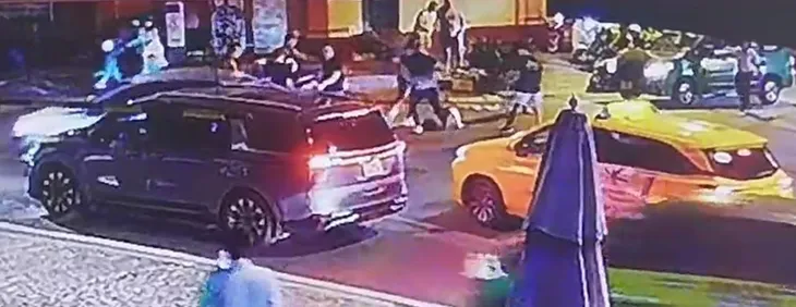 TP Hồ Chí Minh: Khởi tố 3 thanh niên ngoại quốc gây rối trật tự công cộng - Ảnh 1. TP Hồ Chí Minh: Khởi tố 3 thanh niên ngoại quốc gây rối trật tự công cộng - Ảnh 1.