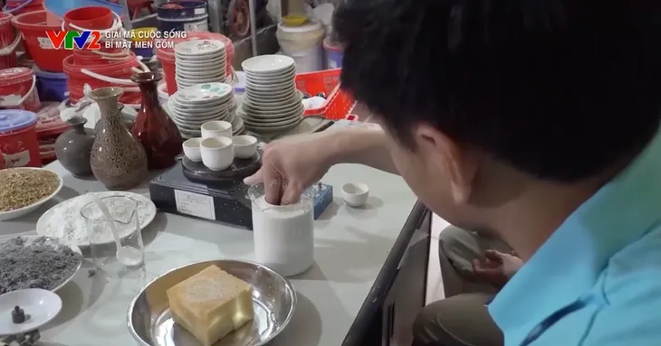 Giải mã cuộc sống: Hành trình tìm lại men gốm Chu Đậu - Ảnh 4. Giải mã cuộc sống: Hành trình tìm lại men gốm Chu Đậu - Ảnh 4.