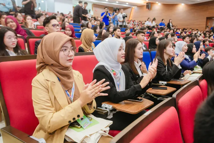Khai mạc Liên hoan Sinh viên thế giới lần thứ 1 - Ảnh 3. Khai mạc Liên hoan Sinh viên thế giới lần thứ 1 - Ảnh 3.
