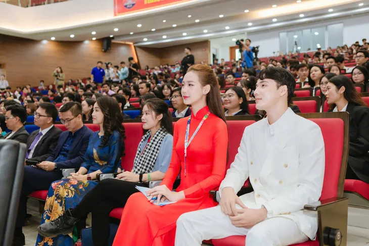 Khai mạc Liên hoan Sinh viên thế giới lần thứ 1 - Ảnh 4. Khai mạc Liên hoan Sinh viên thế giới lần thứ 1 - Ảnh 4.