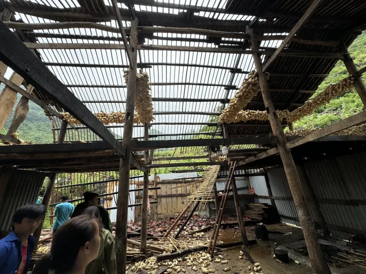 Cao Bằng: Sạt lở đất, đá khiến 5 người thương vong - Ảnh 2. Cao Bằng: Sạt lở đất, đá khiến 5 người thương vong - Ảnh 2.