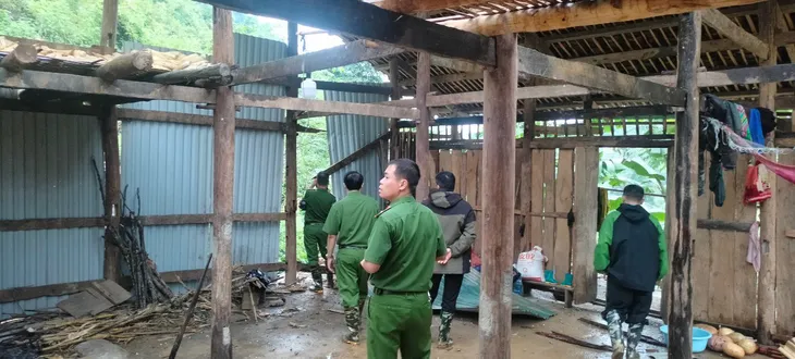 Cao Bằng: Sạt lở đất, đá khiến 5 người thương vong - Ảnh 4. Cao Bằng: Sạt lở đất, đá khiến 5 người thương vong - Ảnh 4.