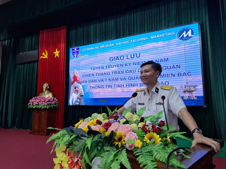 Vùng 2 Hải quân giao lưu kỷ niệm 60 năm chiến thắng trận đầu với sinh viên - Ảnh 1. Vùng 2 Hải quân giao lưu kỷ niệm 60 năm chiến thắng trận đầu với sinh viên - Ảnh 1.