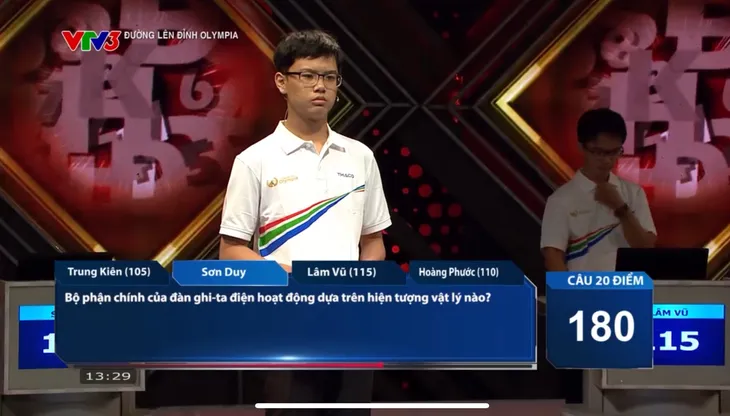Đường lên đỉnh Olympia 2024: Nam sinh có cú lội ngược dòng thần kỳ từ số điểm thấp nhất - Ảnh 8. Đường lên đỉnh Olympia 2024: Nam sinh có cú lội ngược dòng thần kỳ từ số điểm thấp nhất - Ảnh 8.