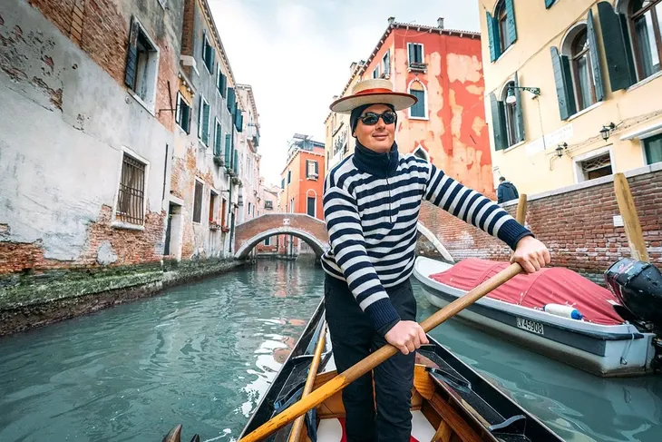Khám phá những con thuyền Gondola – biểu tượng của Venice, Italy - Ảnh 1. Khám phá những con thuyền Gondola – biểu tượng của Venice, Italy - Ảnh 1.