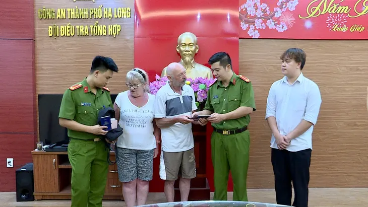 Quảng Ninh: Bắt giữ đối tượng cướp giật đồ của khách du lịch người nước ngoài - Ảnh 1. Quảng Ninh: Bắt giữ đối tượng cướp giật đồ của khách du lịch người nước ngoài - Ảnh 1.