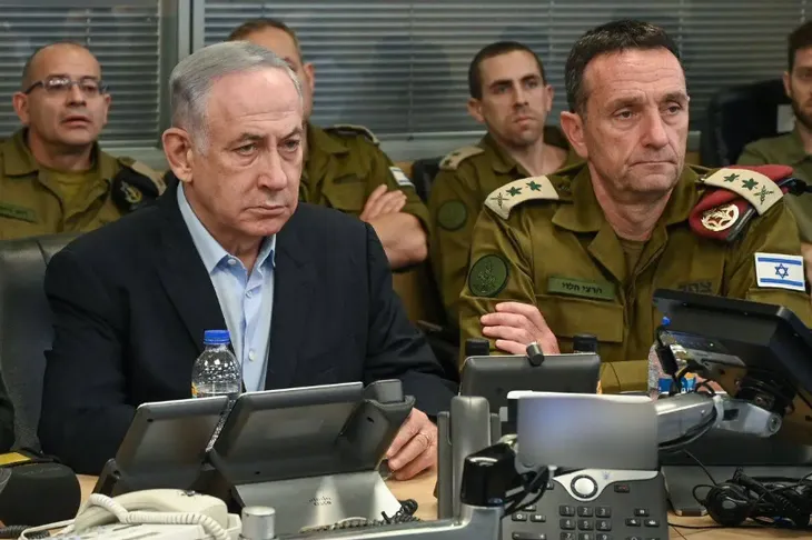 Israel chuẩn bị hầm ngầm để ứng phó với cuộc tấn công của Iran - Ảnh 1. Israel chuẩn bị hầm ngầm để ứng phó với cuộc tấn công của Iran - Ảnh 1.