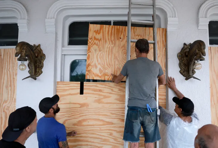 Debby mạnh lên thành bão cấp 1 trước khi đổ bộ vào Florida - Ảnh 2. Debby mạnh lên thành bão cấp 1 trước khi đổ bộ vào Florida - Ảnh 2.