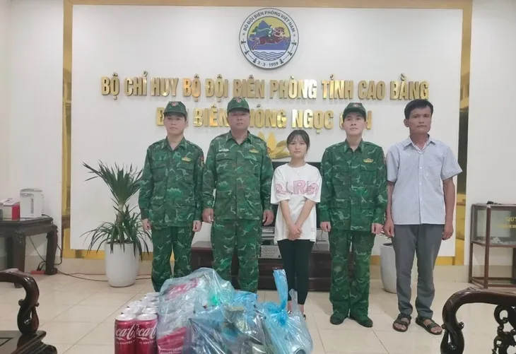 Chiến sĩ biên phòng dũng cảm cứu bé gái 13 tuổi bị lũ cuốn - Ảnh 1. Chiến sĩ biên phòng dũng cảm cứu bé gái 13 tuổi bị lũ cuốn - Ảnh 1.