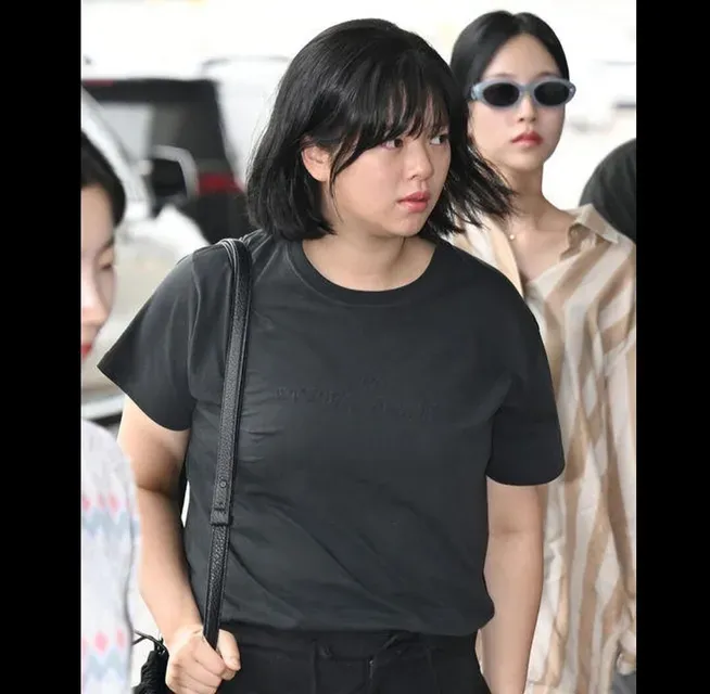 Jeongyeon (TWICE) bị chỉ trích vì tiếp tục tăng cân - Ảnh 1. Jeongyeon (TWICE) bị chỉ trích vì tiếp tục tăng cân - Ảnh 1.