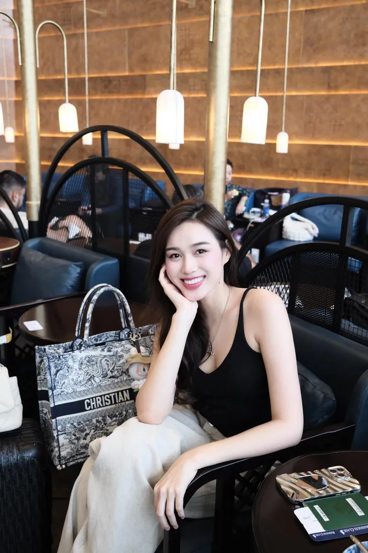 Hoa hậu Mai Phương Thúy đón tuổi mới, Thanh Hương khoe vai trần quyến rũ - Ảnh 6. Hoa hậu Mai Phương Thúy đón tuổi mới, Thanh Hương khoe vai trần quyến rũ - Ảnh 6.