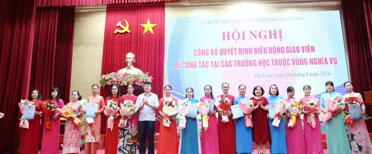 Gần 70 giáo viên ở TP Hạ Long viết đơn tình nguyện lên vùng cao dạy học - Ảnh 1. Gần 70 giáo viên ở TP Hạ Long viết đơn tình nguyện lên vùng cao dạy học - Ảnh 1.