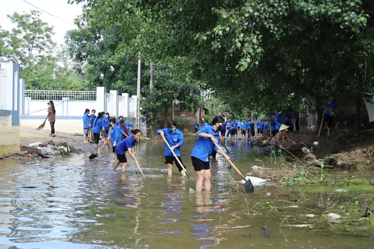 Hà Nội: người dân phải sơ tán do ngập lụt cơ bản đã trở về nhà - Ảnh 1. Hà Nội: người dân phải sơ tán do ngập lụt cơ bản đã trở về nhà - Ảnh 1.