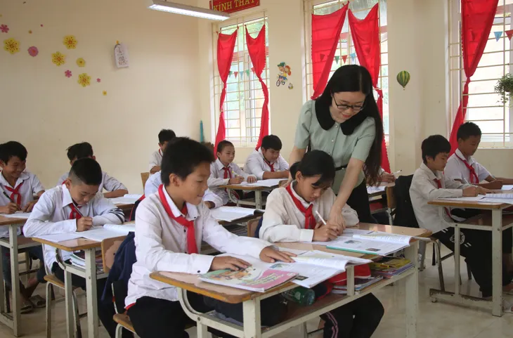 Gần 70 giáo viên ở TP Hạ Long viết đơn tình nguyện lên vùng cao dạy học - Ảnh 3. Gần 70 giáo viên ở TP Hạ Long viết đơn tình nguyện lên vùng cao dạy học - Ảnh 3.