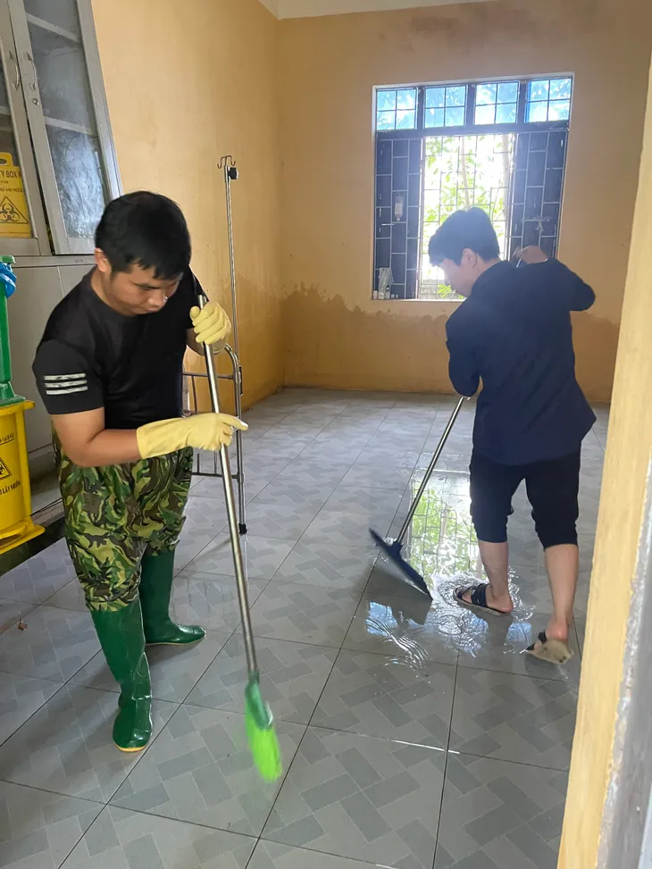 Hà Nội: Nước rút tại rốn lũ Nam Phương Tiến, người dân tổng vệ sinh môi trường - Ảnh 6. Hà Nội: Nước rút tại rốn lũ Nam Phương Tiến, người dân tổng vệ sinh môi trường - Ảnh 6.
