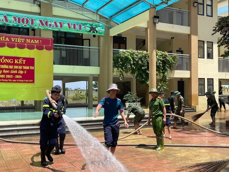 Hà Nội: Nước rút tại rốn lũ Nam Phương Tiến, người dân tổng vệ sinh môi trường - Ảnh 7. Hà Nội: Nước rút tại rốn lũ Nam Phương Tiến, người dân tổng vệ sinh môi trường - Ảnh 7.